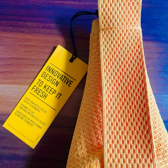 VEUVE CLICQUOT ISOTHERMAL BRUT CHAMPAGNE ICE JACKET - SPECIAL EDITION - Picture 8 of 9